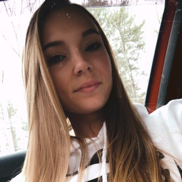 Meet your Posher, Trisha - Picture 1 of 2